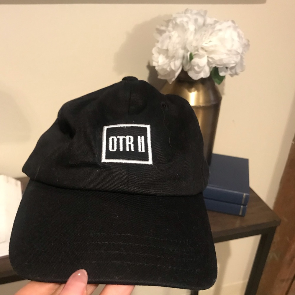 On The Run VIP dad hat - never worn!